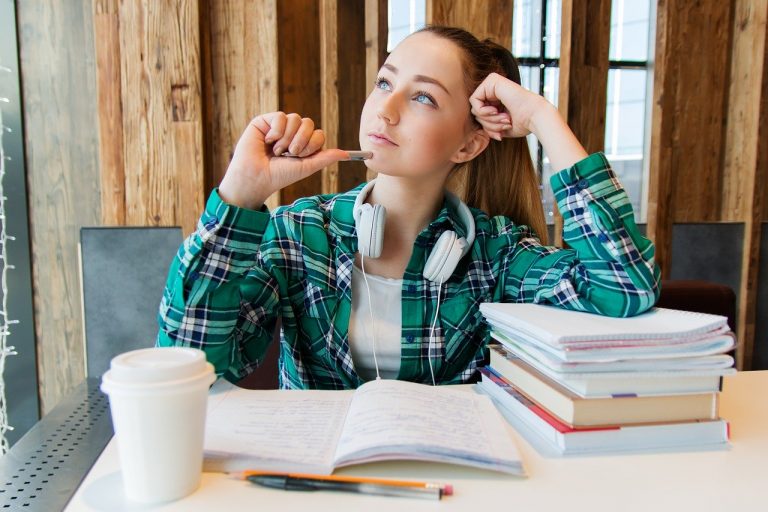 girl young student 3718523
