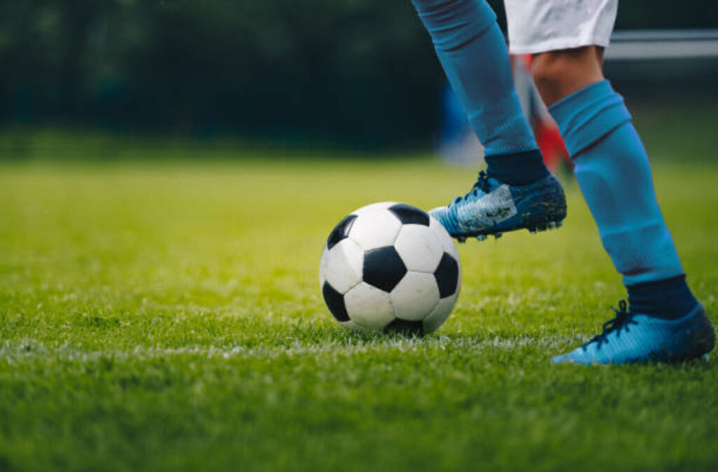 The Definitive History of Football's Origins: From Ancient Cuju to Medieval England 4 Football